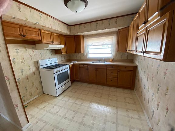 4th image of 388 Hamden Ave Floor 2