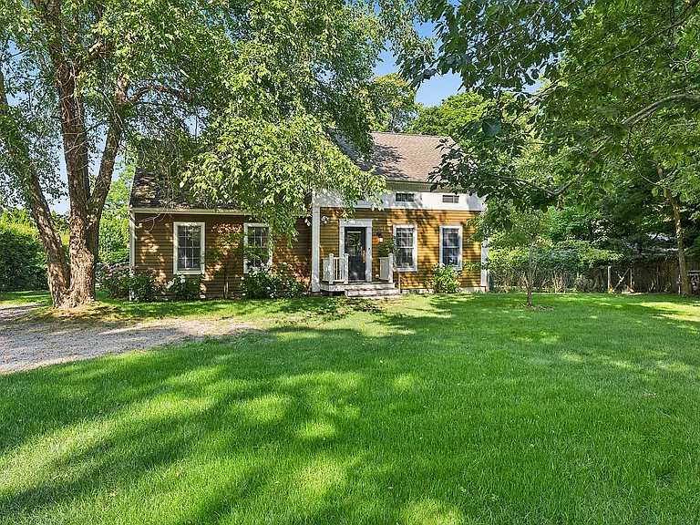 109 Franklin Ave — Photo 3
