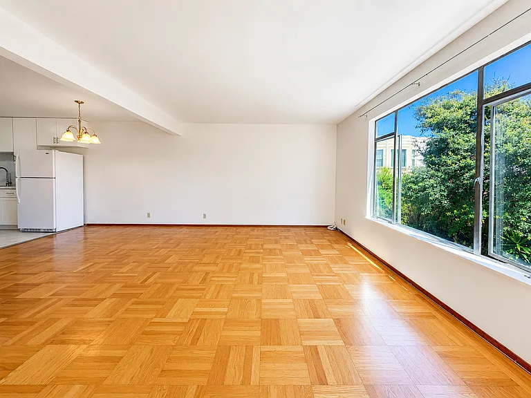 2421 Judah St #2 — Photo 3