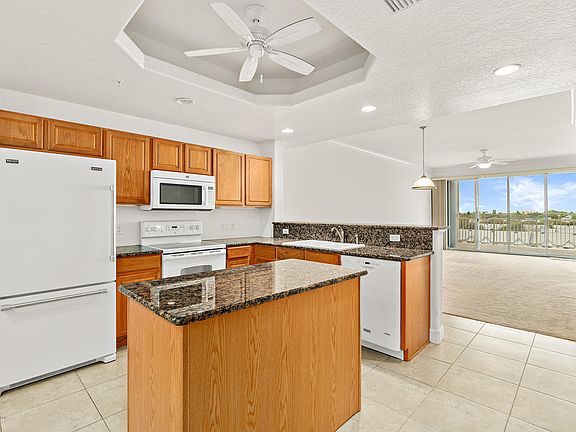 3rd image of 806 Mystic Dr APT 502