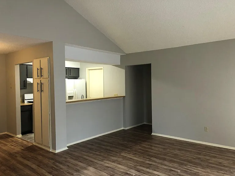 7002 Ivory Key Ct #B — Photo 5