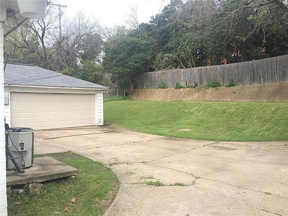 2nd image of 905 Brookwood Dr