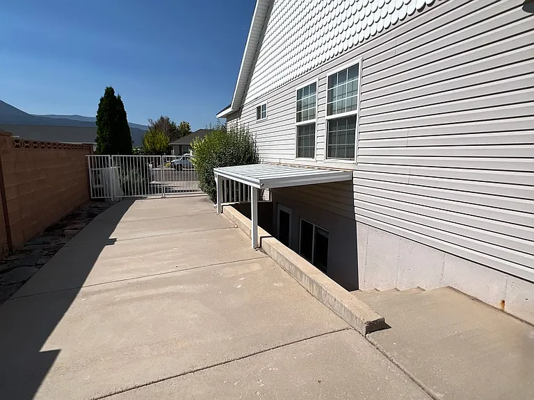 1802 W 700 S — Photo 18