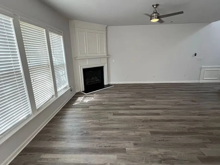 2048 Fosco Dr — Photo 4