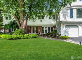 21 Alberta Dr, Marlboro, NJ 07746