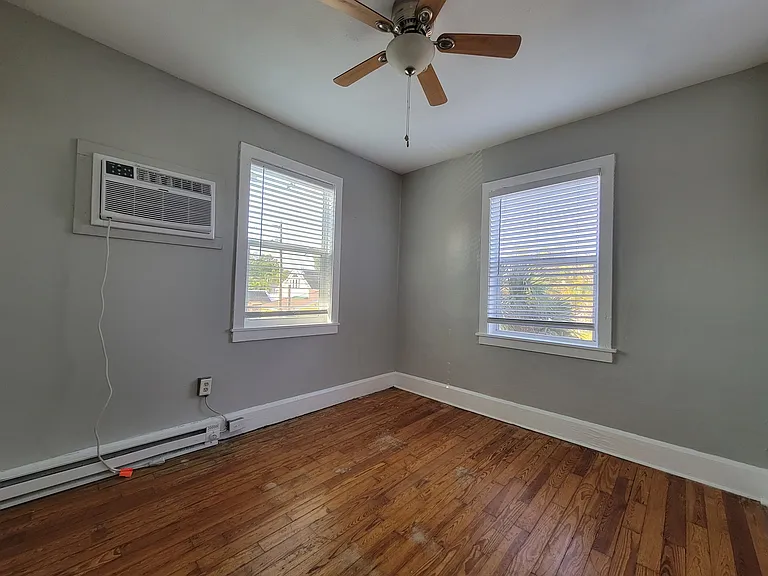 205 16th Ave NE #12 — Photo 9