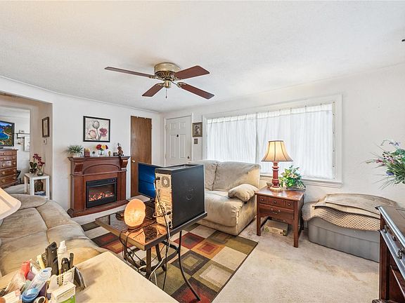 3rd image of 3218 Chaucer Ave