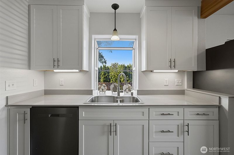 4th image of 926 16th Street SW
