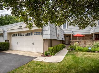 648 Dauphine Ct Unit D, Elk Grove Village, IL