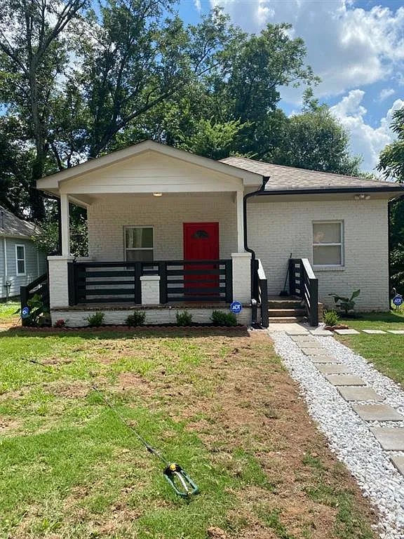3 bed, 2.0 bath, 1242 sqft, $2,500 — Photo 1