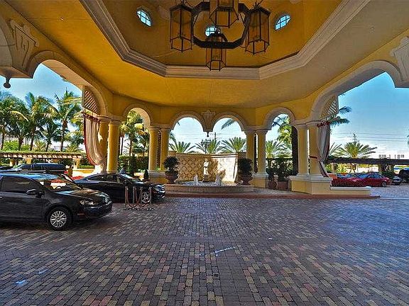 4th image of 17885 Collins Ave APT 2701