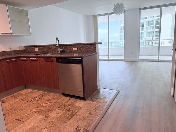 2nd image of 170 SE 14th St APT 1402