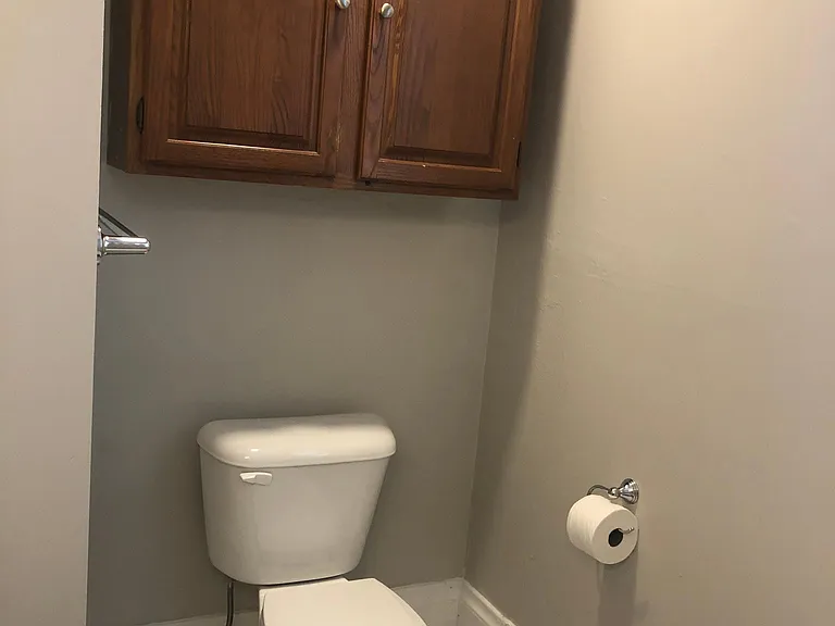 325 E Main St — Photo 10