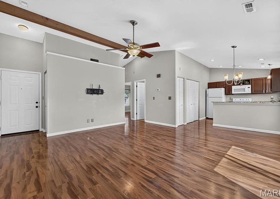 1st image of 904 Sugar Lake Ct Unit 7