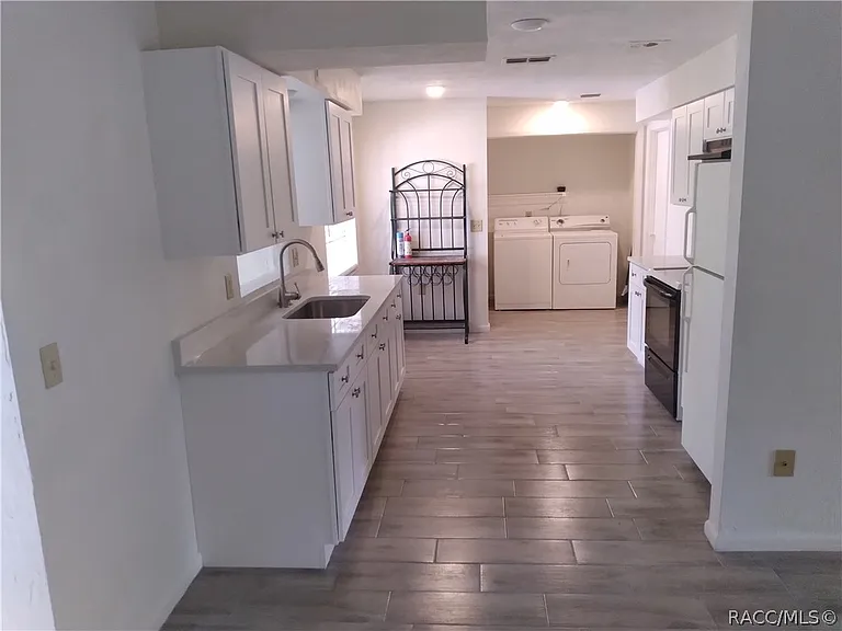 230 S Fillmore St — Photo 5