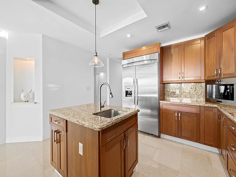 516 Hendricks Isle #4C — Photo 14