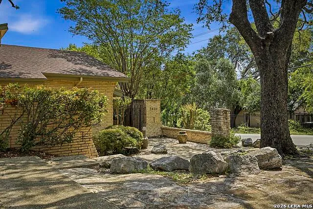 2 bed, 2.0 bath, 1907 sqft, $1,999 — Photo 3
