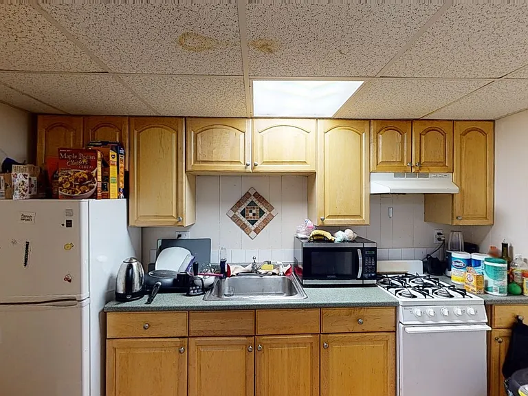 15 Glenville Ave #B6 — Photo 3