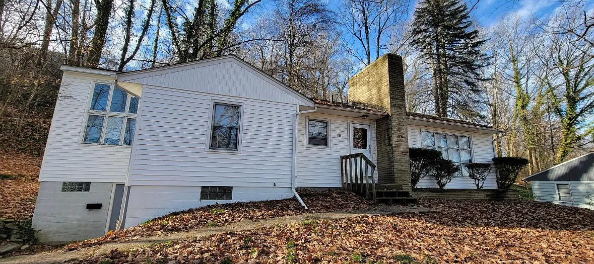 643 Lakewood Blvd — Photo 1
