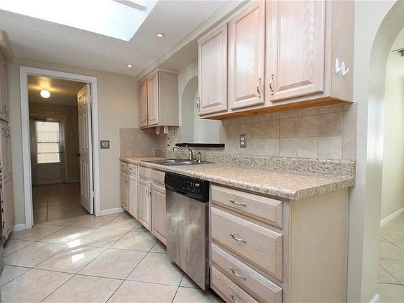 5th image of 3210 Finch Dr