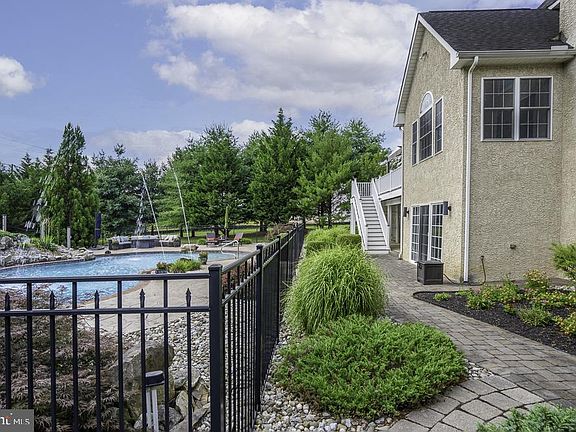 2nd image of 304 Bohemia Mill Pond Dr