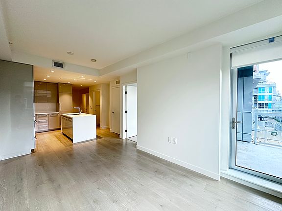 4th image of 5189 Cambie St #202