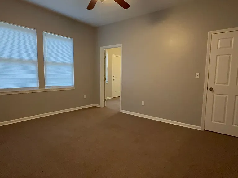 809 E Thomas St — Photo 25