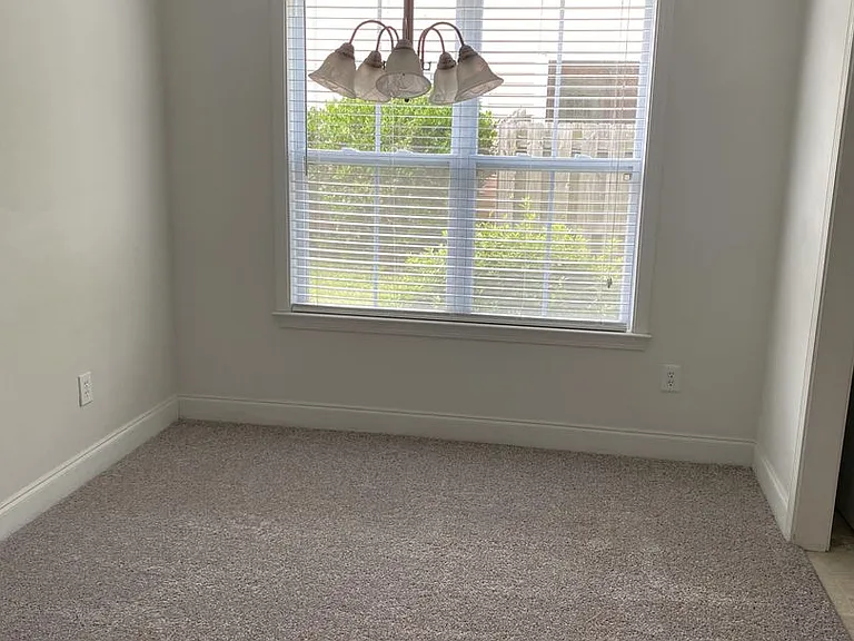 129 S Palm Dr — Photo 6