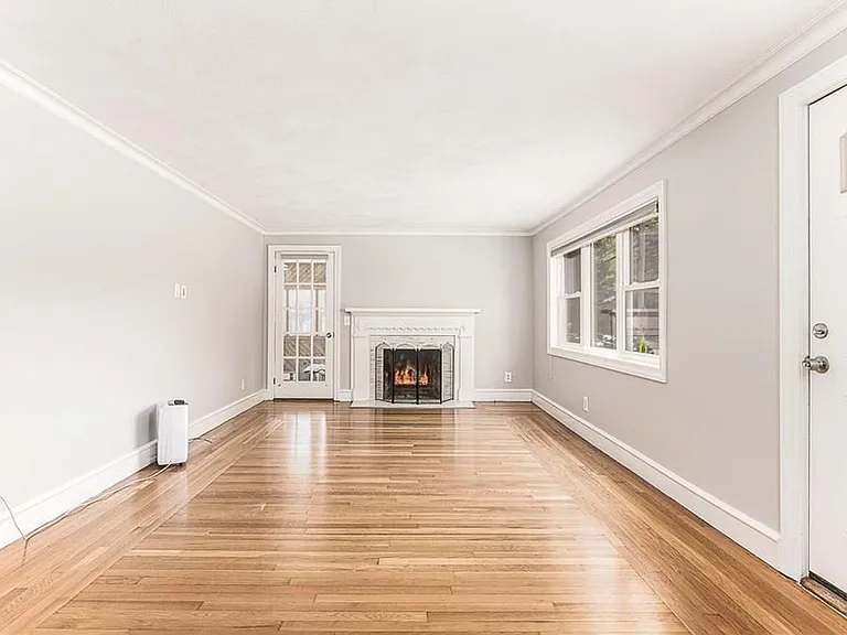 76 Crossland Rd — Photo 10