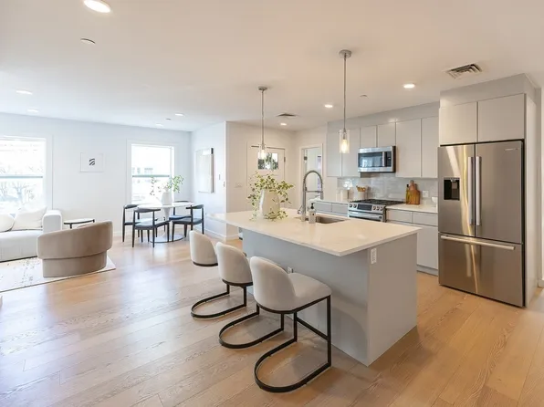 16 Boardman St #105, Boston, MA 02128