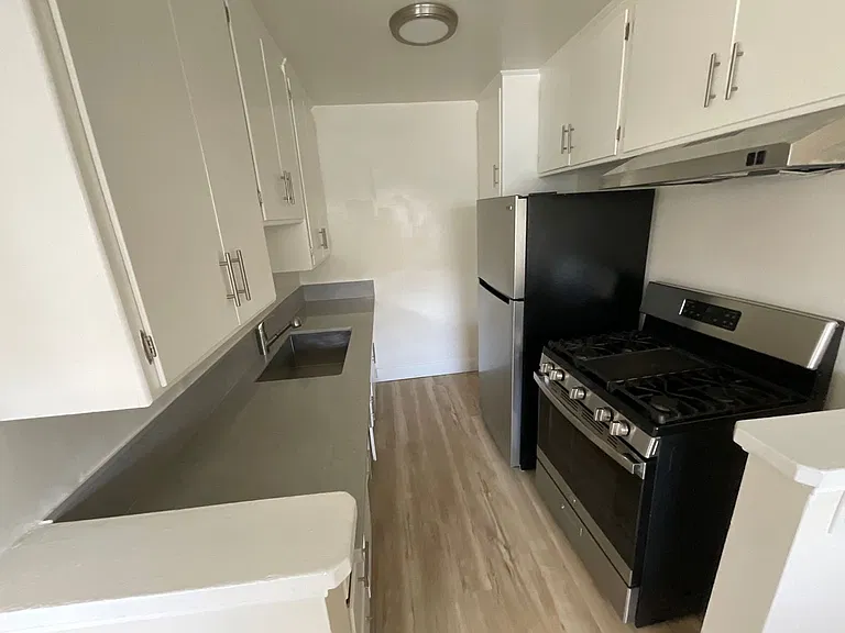 3942 Stevely Ave — Photo 3