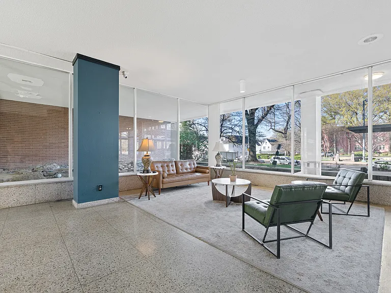 Central Gardens Apartments — Photo 28