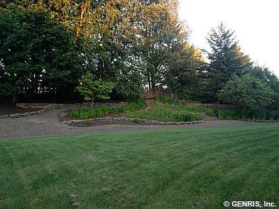3rd image of 28 Old Country Ln