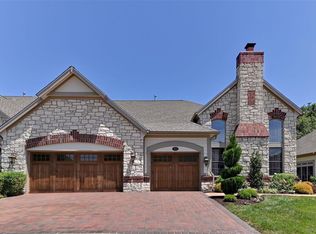 282 Meadowbrook Country Club Est, Ballwin, MO 63011