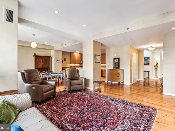 1425 Locust St #12CD, Philadelphia, PA 19102
