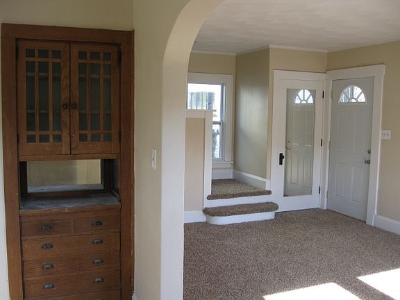 4th image of 607 Foster Ave