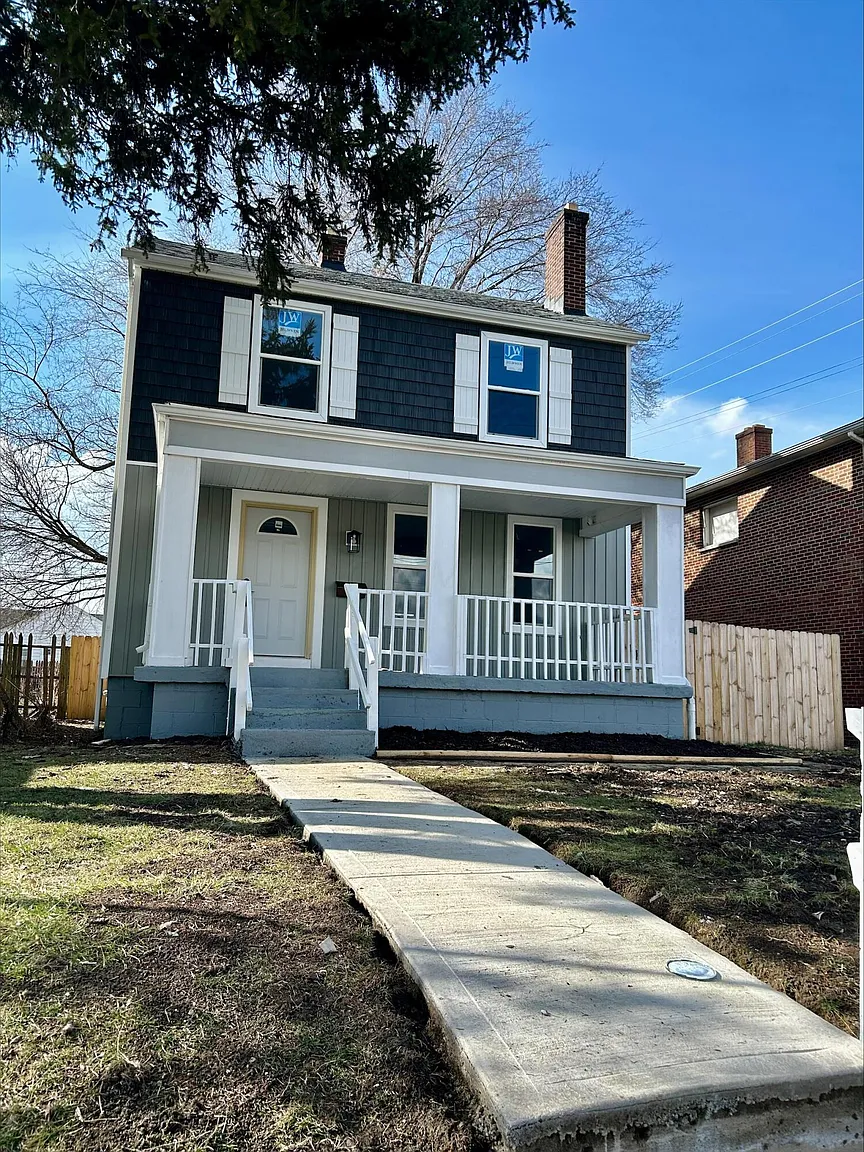 577 S Harris Ave photo 1