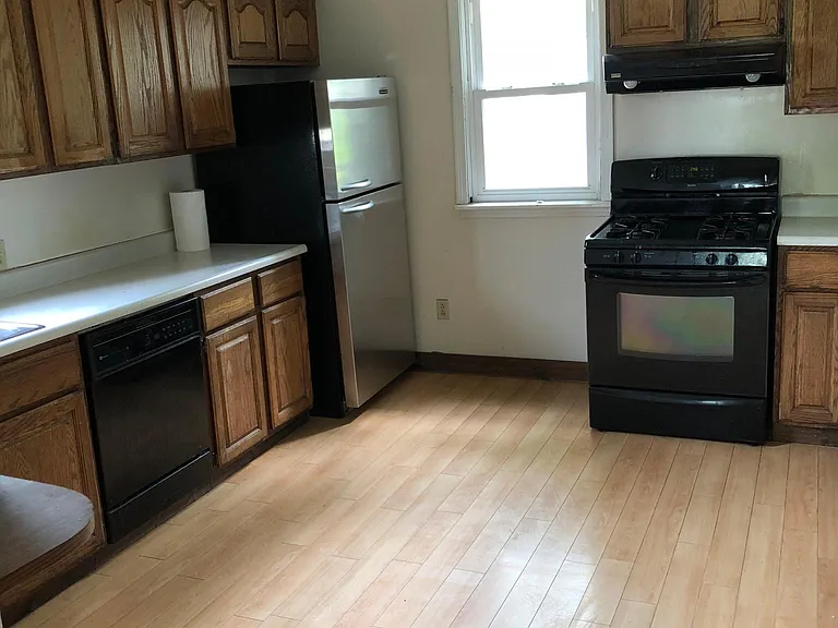 34 Englewood Ave — Photo 11