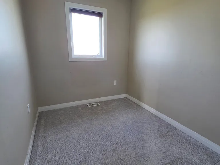 100 Laguna Village Cres — Photo 12