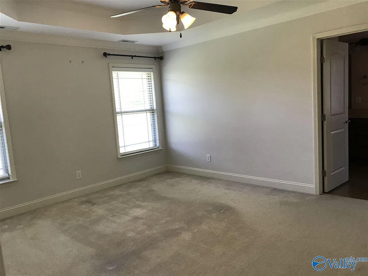 4 bed, 2.0 bath, 1938 sqft, $2,000 — Photo 4