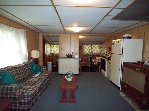Living/Kitchen area