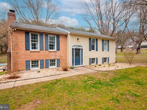 2700 Garrett Rd, White Hall, MD 21161