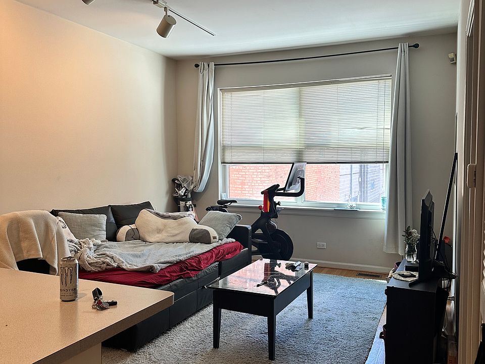 1st image of 1048 N Wood St APT 4