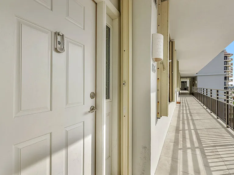 840 Ocean Dr #806 — Photo 40