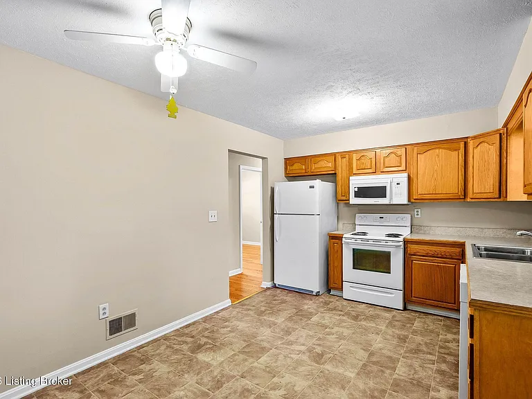 7506 Pimlico Dr — Photo 12