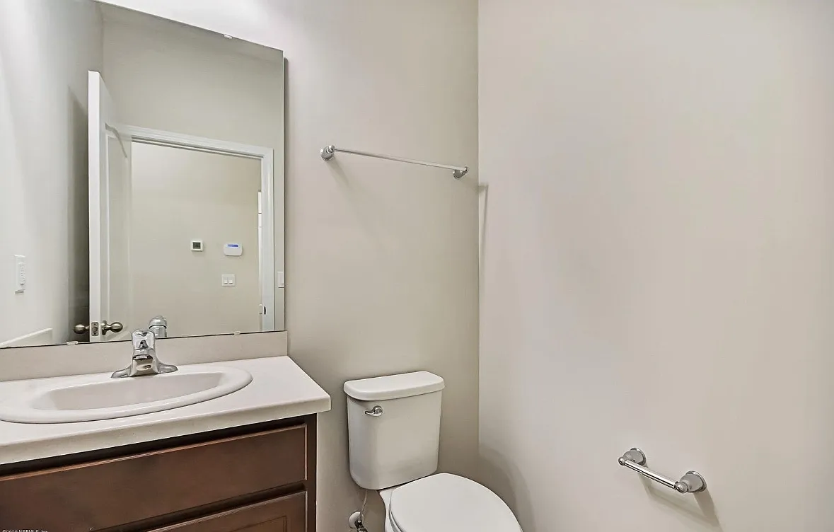 4 bed, 2414 sqft, $2,525 — Photo 4