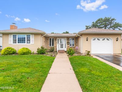 51 Trent Drive, Toms River, NJ, 08757