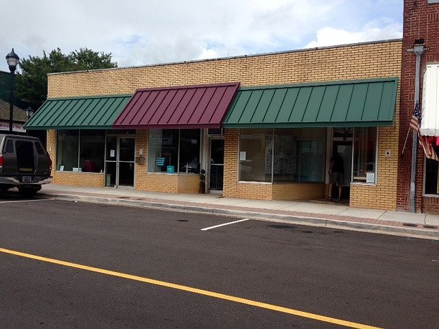 Middle building for rent
