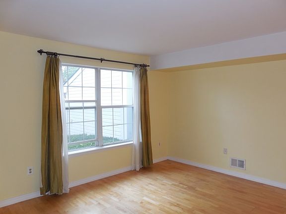 3rd image of 287 Hazlitt Way
