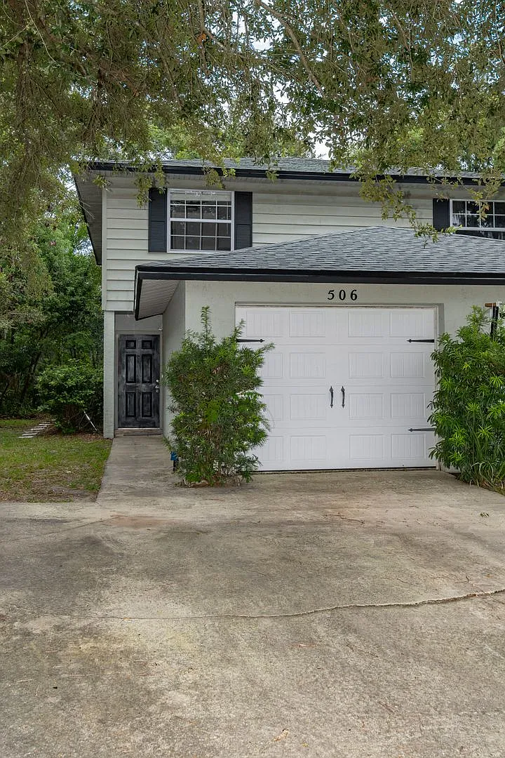 Charming 2BR/2.5BA Townhouse in the Heart of College Park! — Photo 2